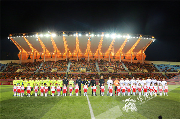 领先优势明显首场状态出色,雄鹿观众沸腾!,Ning重返赛场观众掌声雷动 领先优势明显首场状态出色,雄鹿观众沸腾!,Ning重返赛场观众掌声雷动