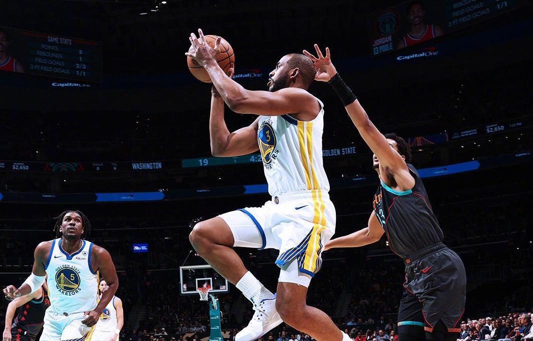 勇士新秀表现惊艳，全场观众掌声不断，搜索美国是否.