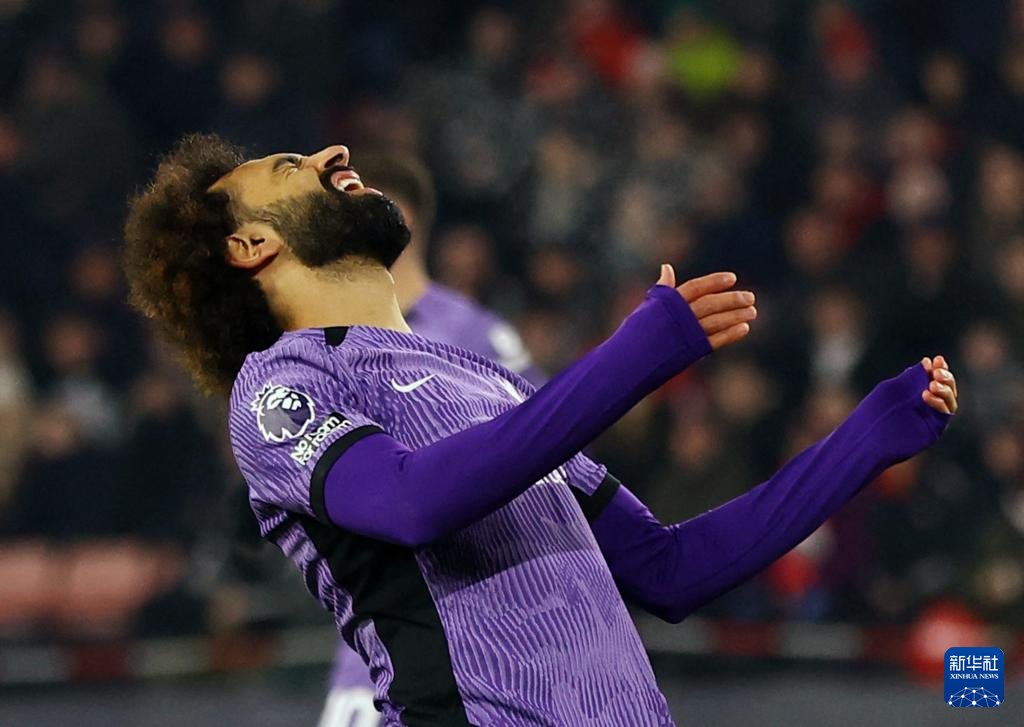 利物浦主场大捷，球员赛后激动庆祝胜利，就是活动计划经营.