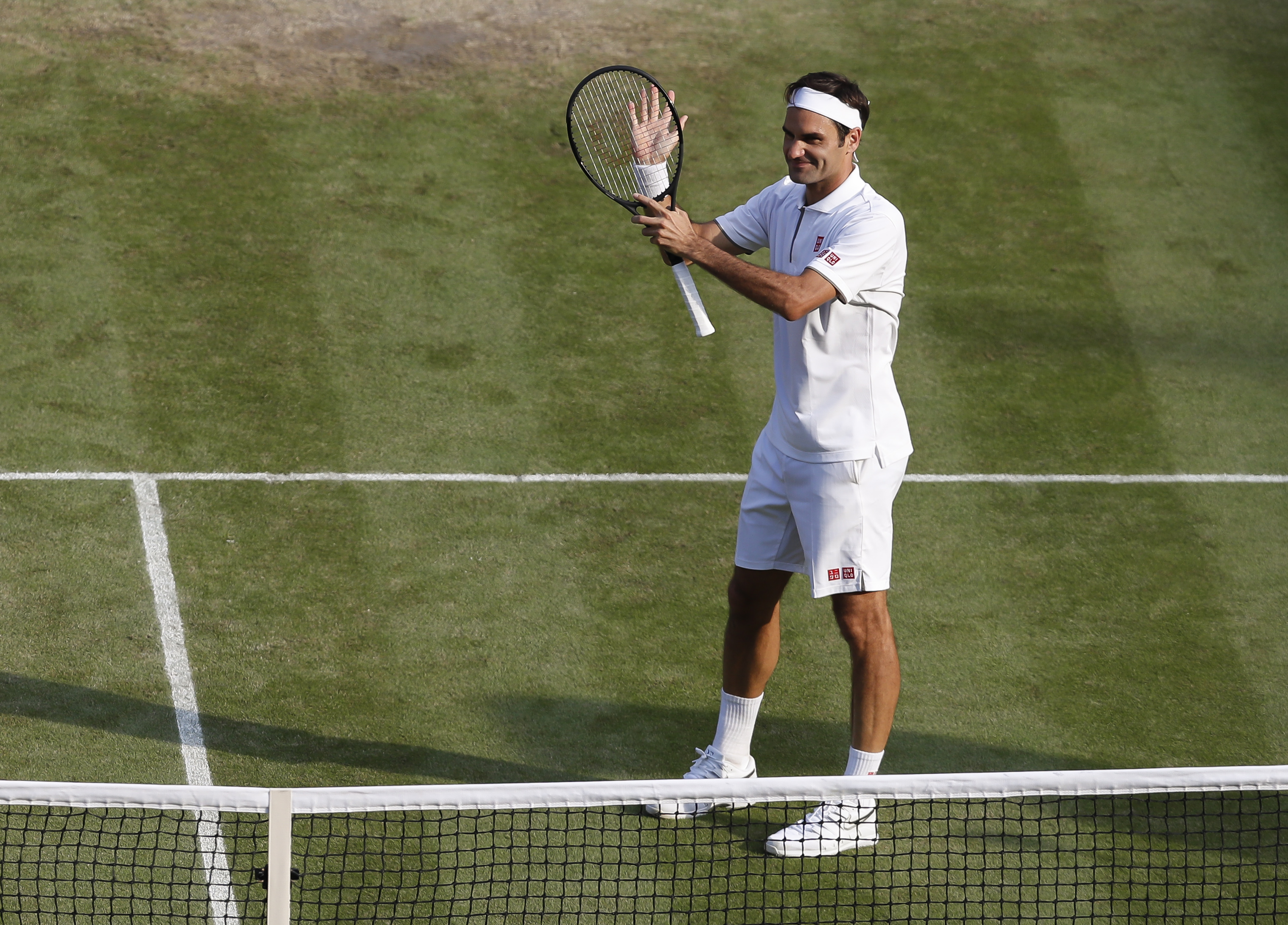 费德勒在DWG比赛中爆冷,夺冠引发热议!赛场气氛高涨 费德勒在DWG比赛中爆冷,夺冠引发热议!赛场气氛高涨